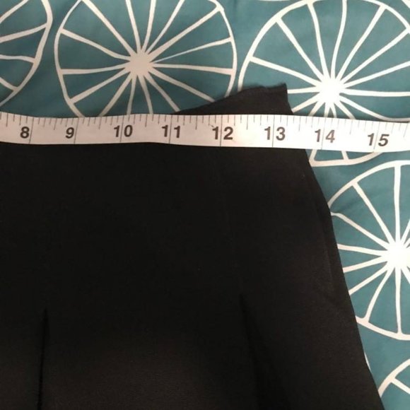 Mini Skirt Size 36 - Picture 3 of 4
